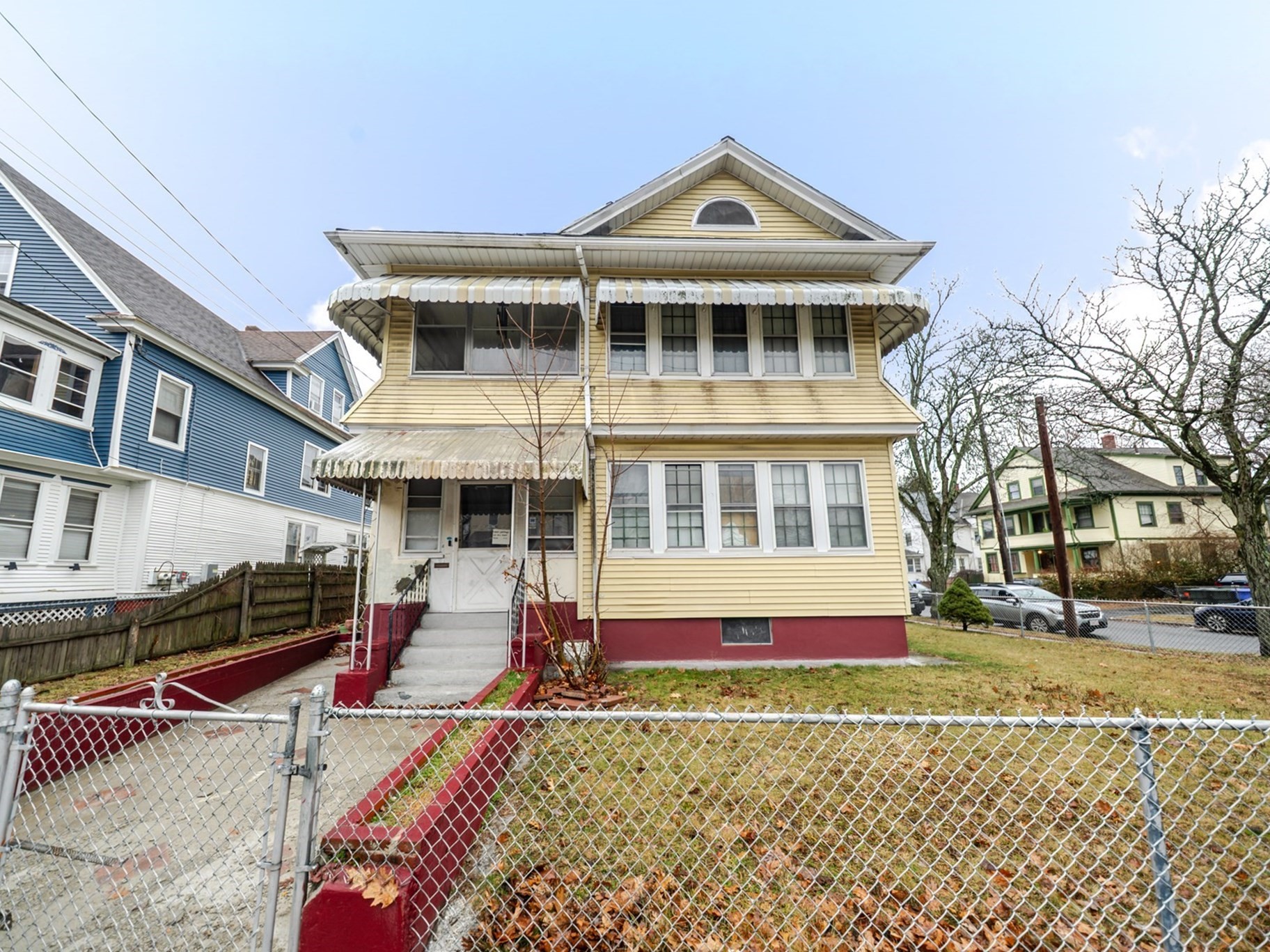 570 Dickinson St, Springfield, MA 01108