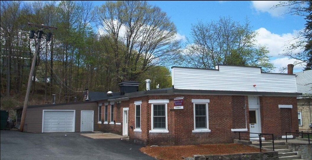 53 Houghton St, Hudson, MA 01749