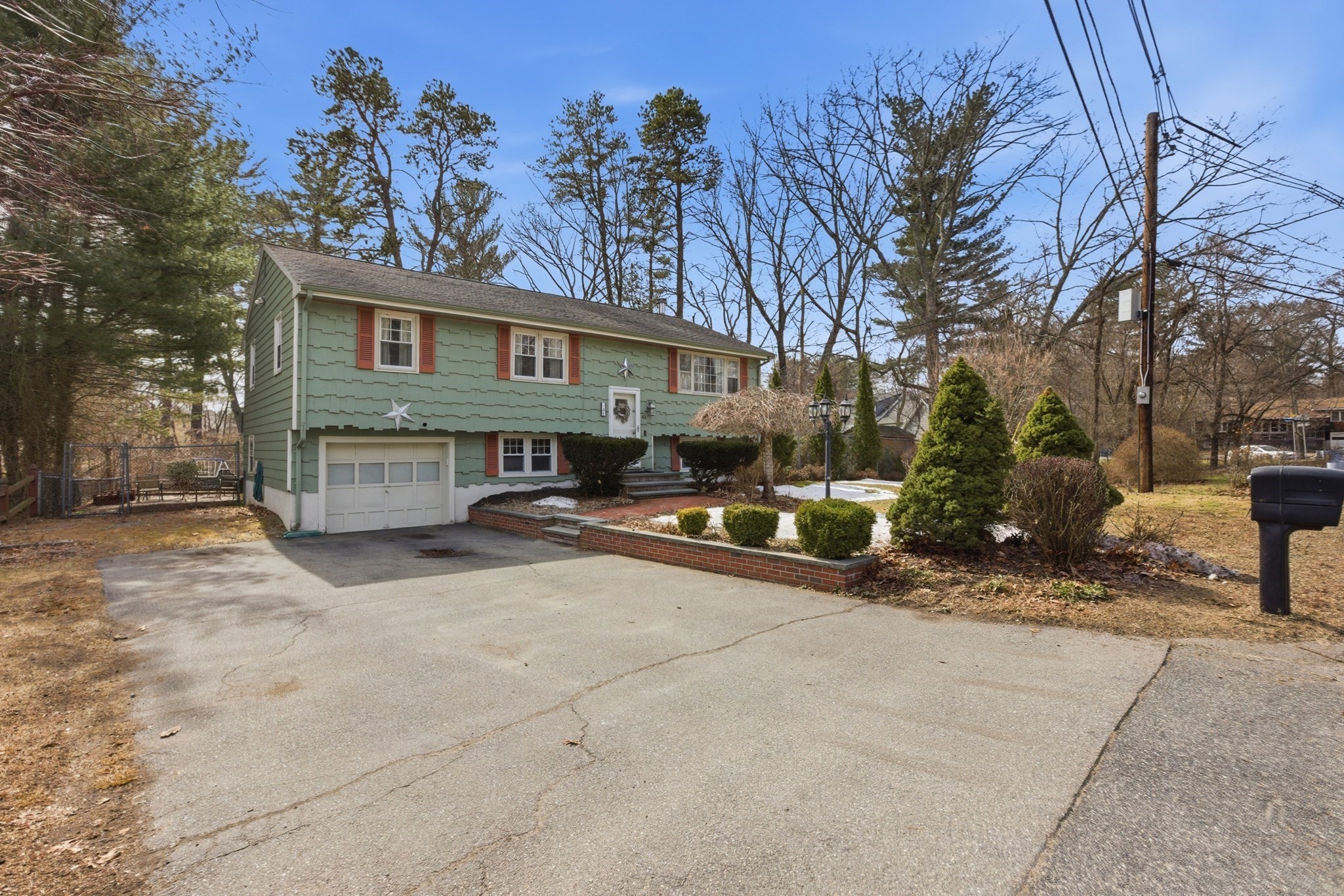 41 Bridge St, Tewksbury, MA 01876