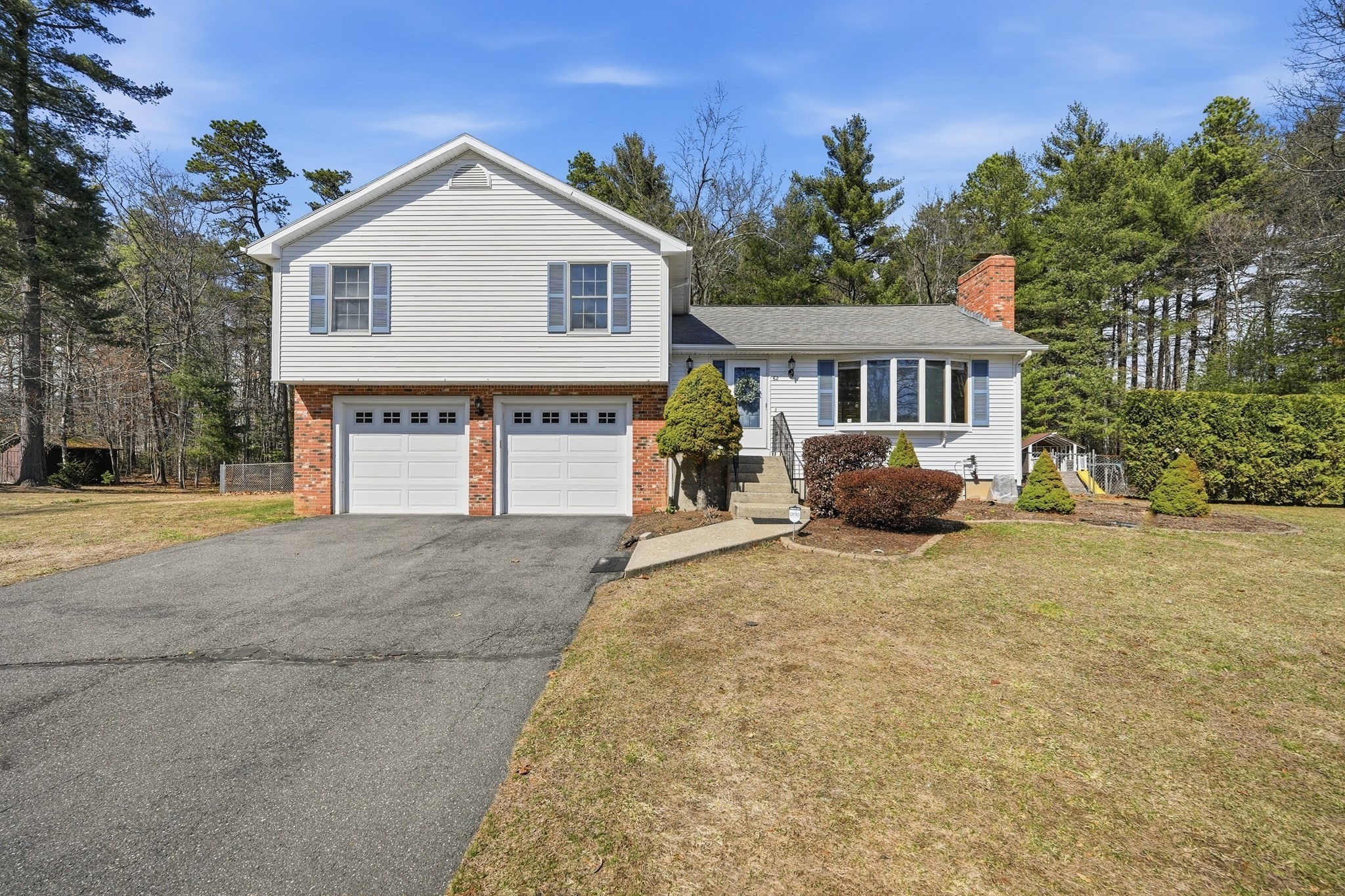 62 Campbell Dr, Easthampton, MA 01027