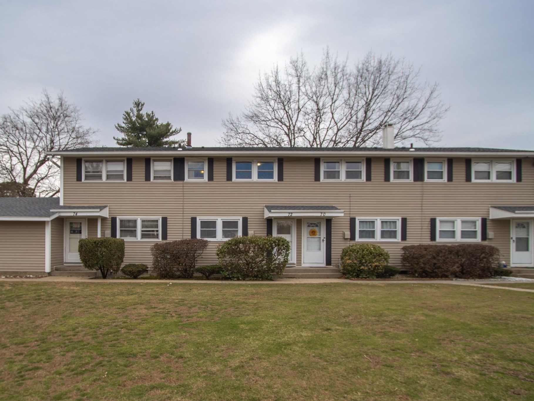 72 Honeysuckle Dr Unit 72, Chicopee, MA 01022