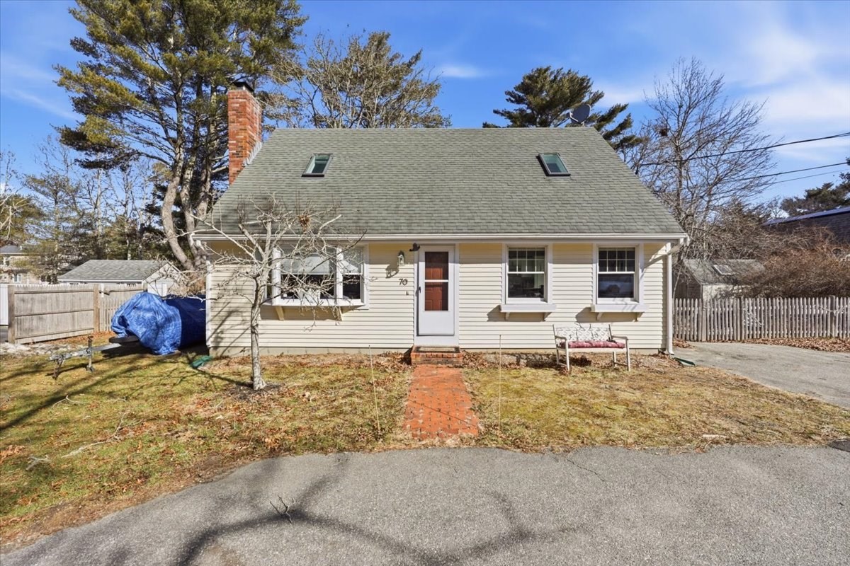 70 Quinaquisset Ave, Mashpee, MA 02649