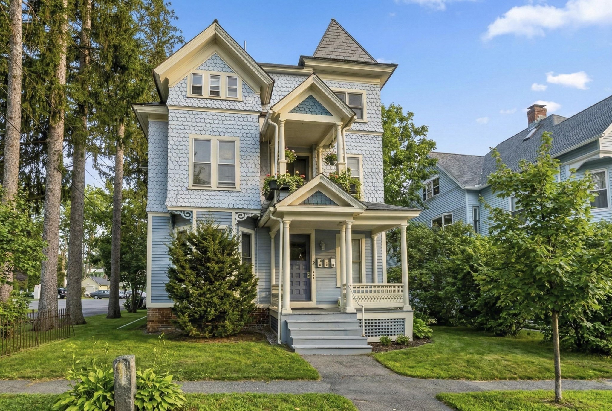 19 Trumbull Rd, Northampton, MA 01060