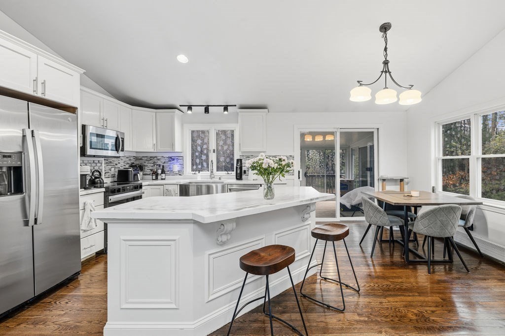 1 Pine Grove, Dartmouth, MA 02747