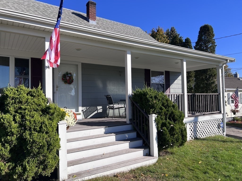 30 Gray St, Somerset, MA 02726