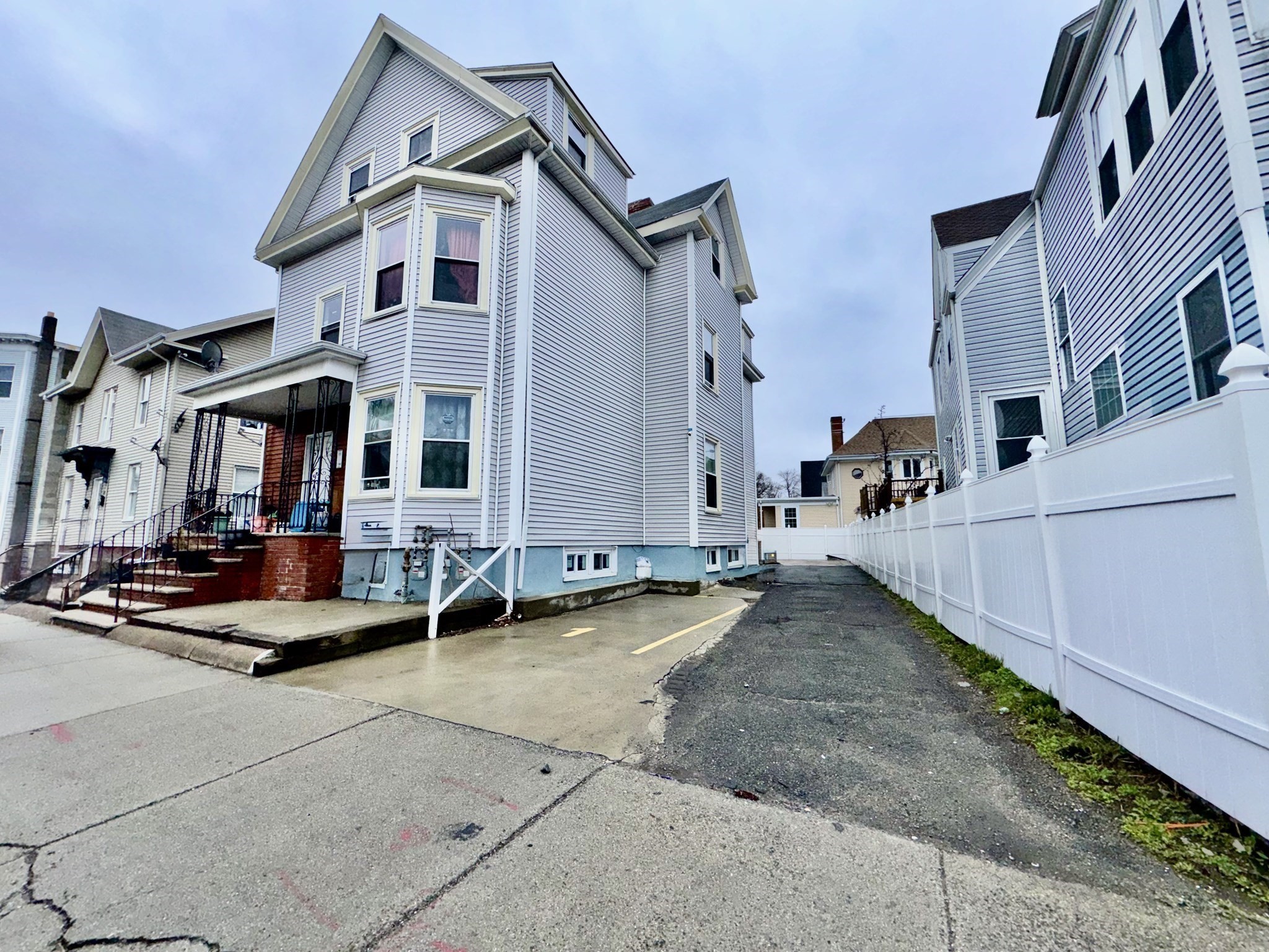 493 Summer St, Lynn, MA 01905
