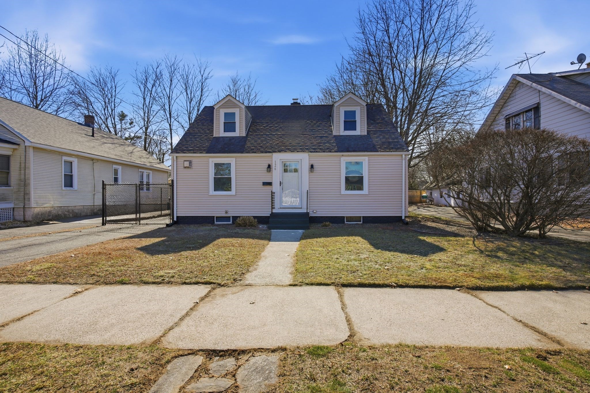 126 Windemere St, Springfield, MA 01104