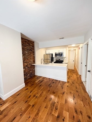 255 Paris, Apt 2