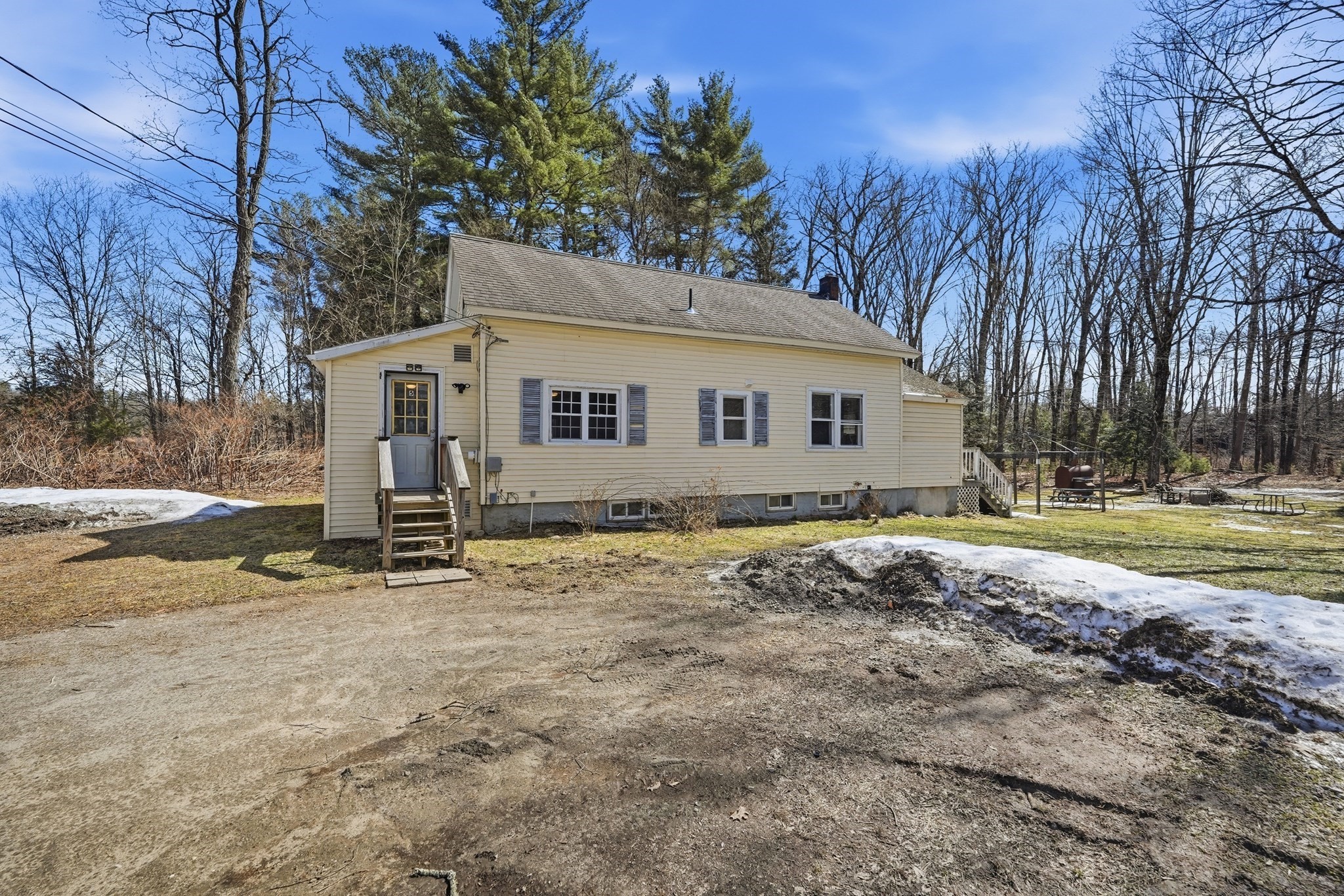 5 Torrey St, Easthampton, MA 01027