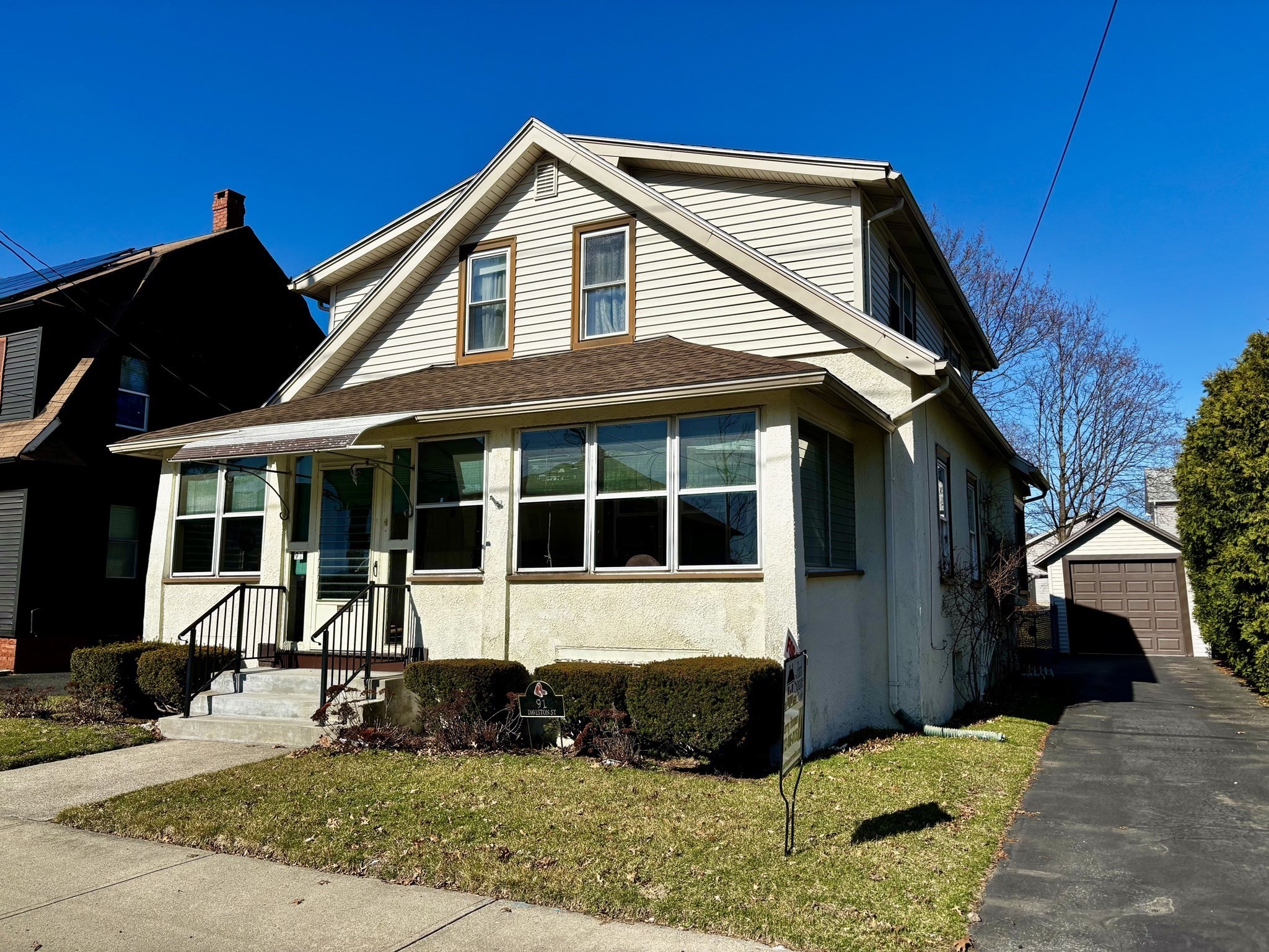 91 Daviston St, Springfield, MA 01108