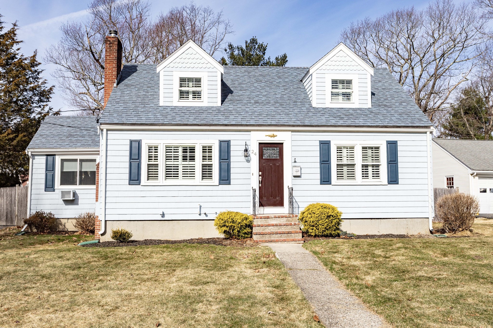 24 Crestwood Circle, Norwood, MA 02062