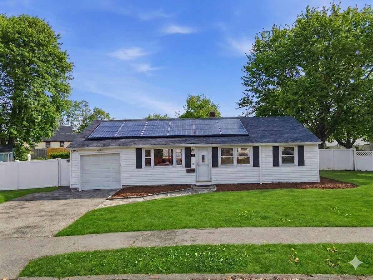 34 Beaconsfield St, Lawrence, MA 01843