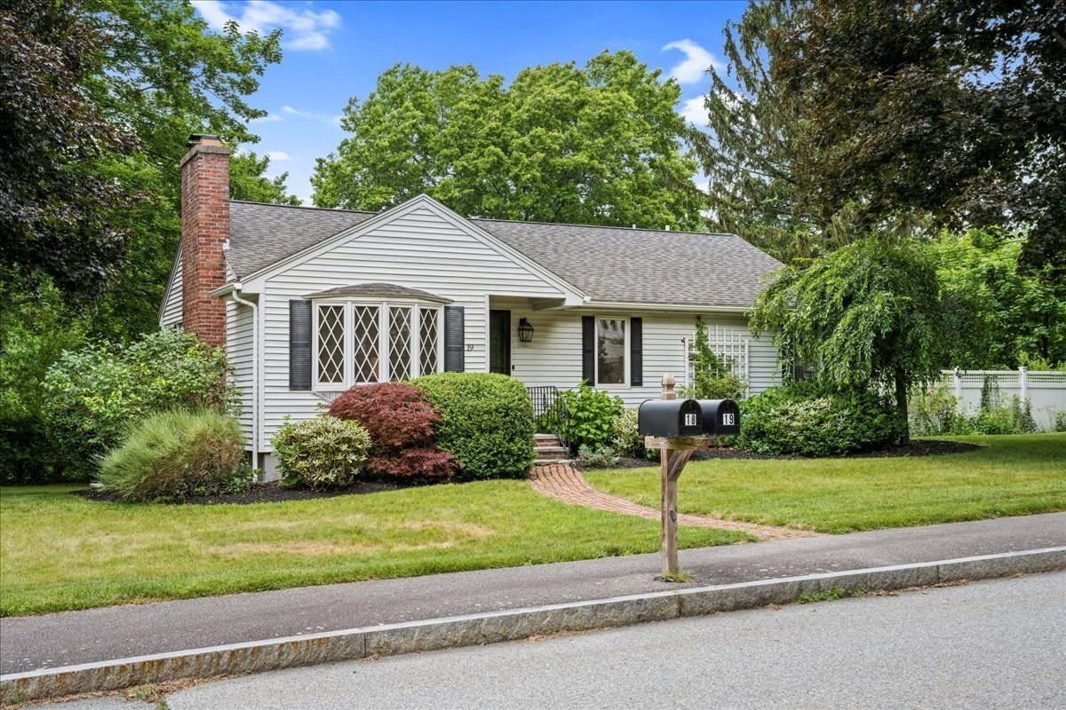 19 Armstrong Dr, Westborough, MA 01581