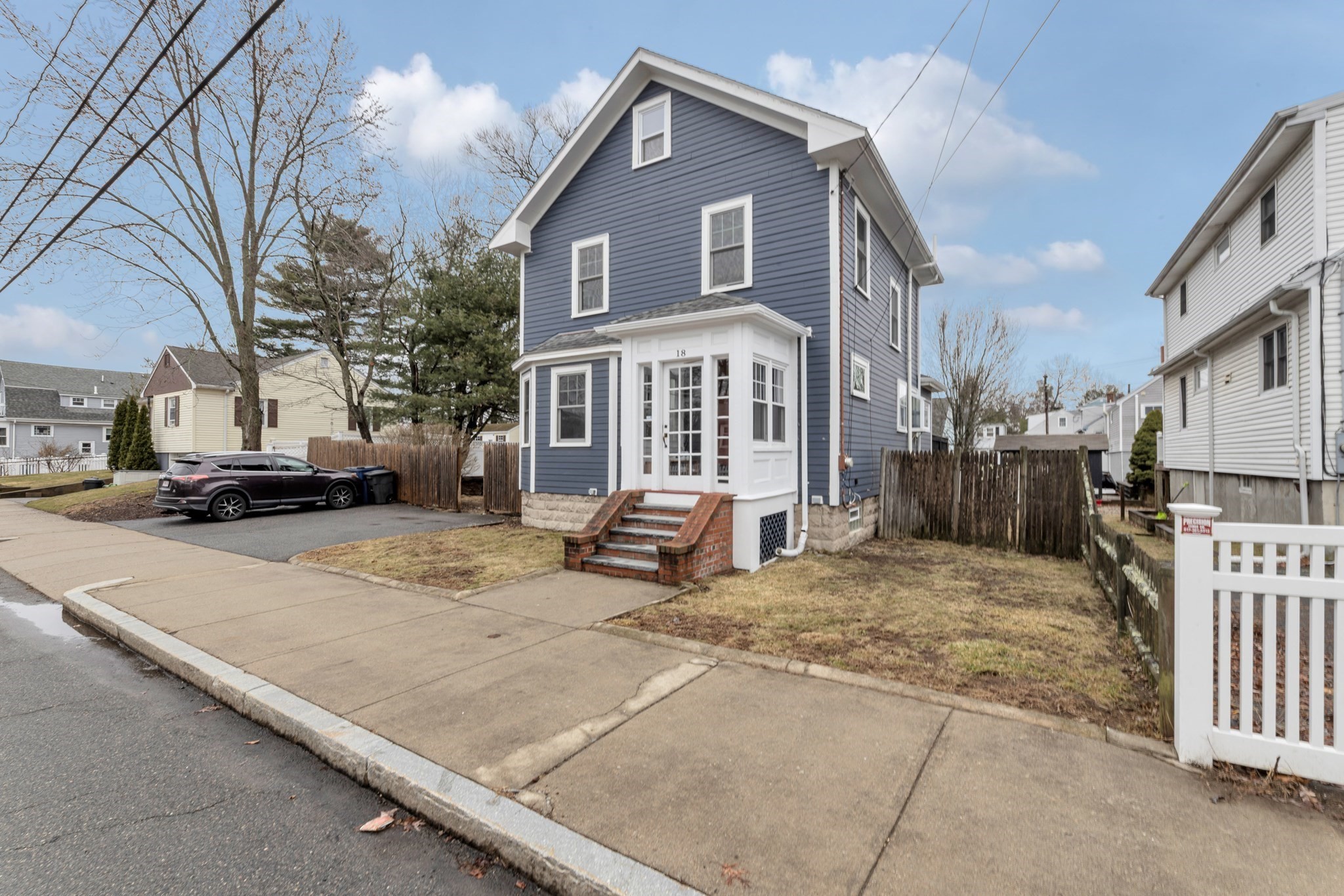 18 Hemlock Rd, Boston - West Roxbury, MA 02132