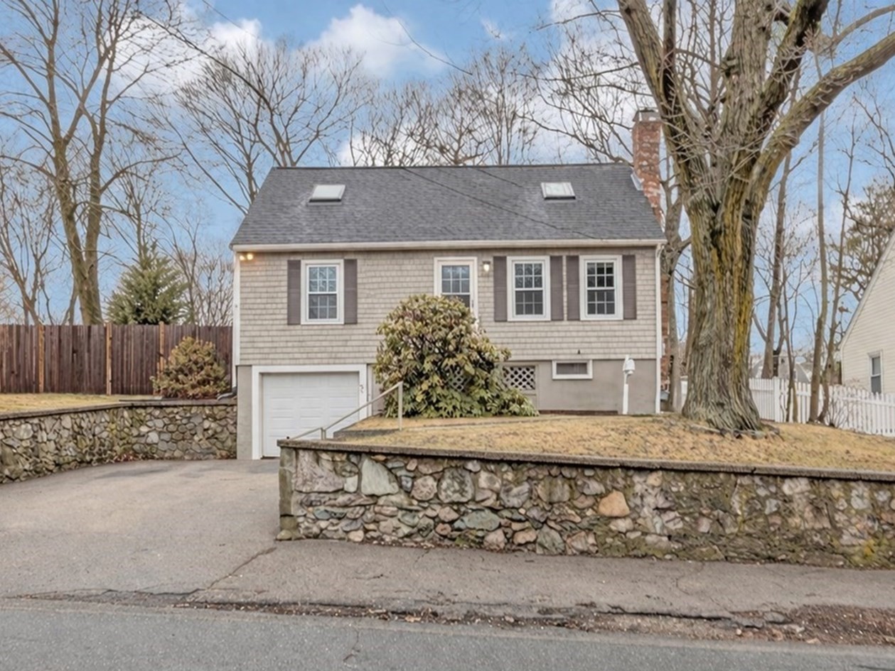 213 River St, Dedham, MA 02026