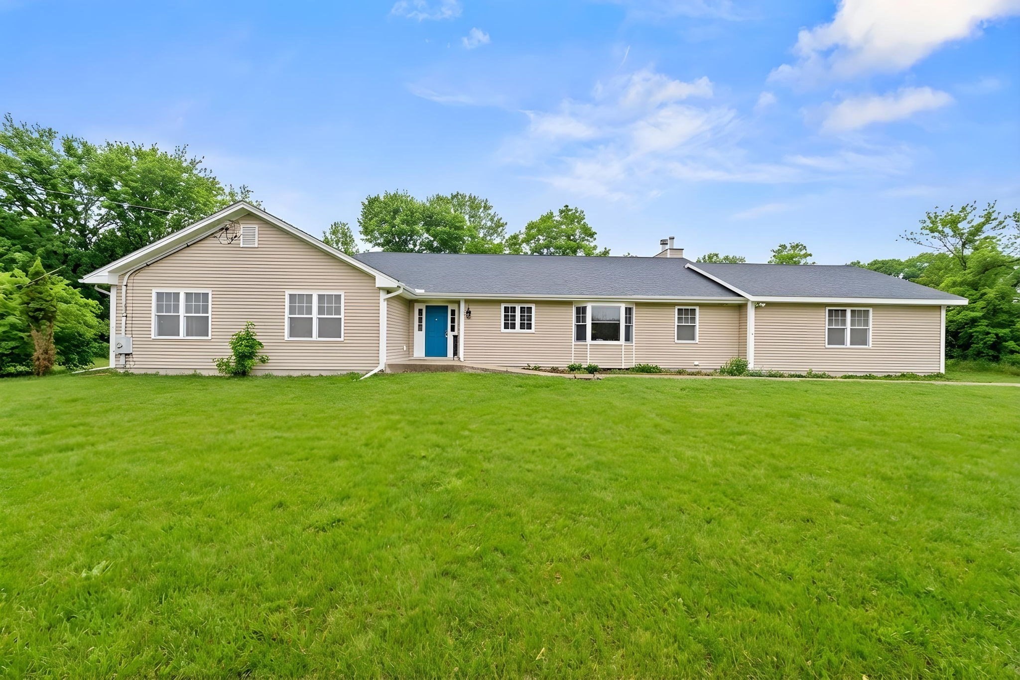 74 Pompositticut St, Stow, MA 01775