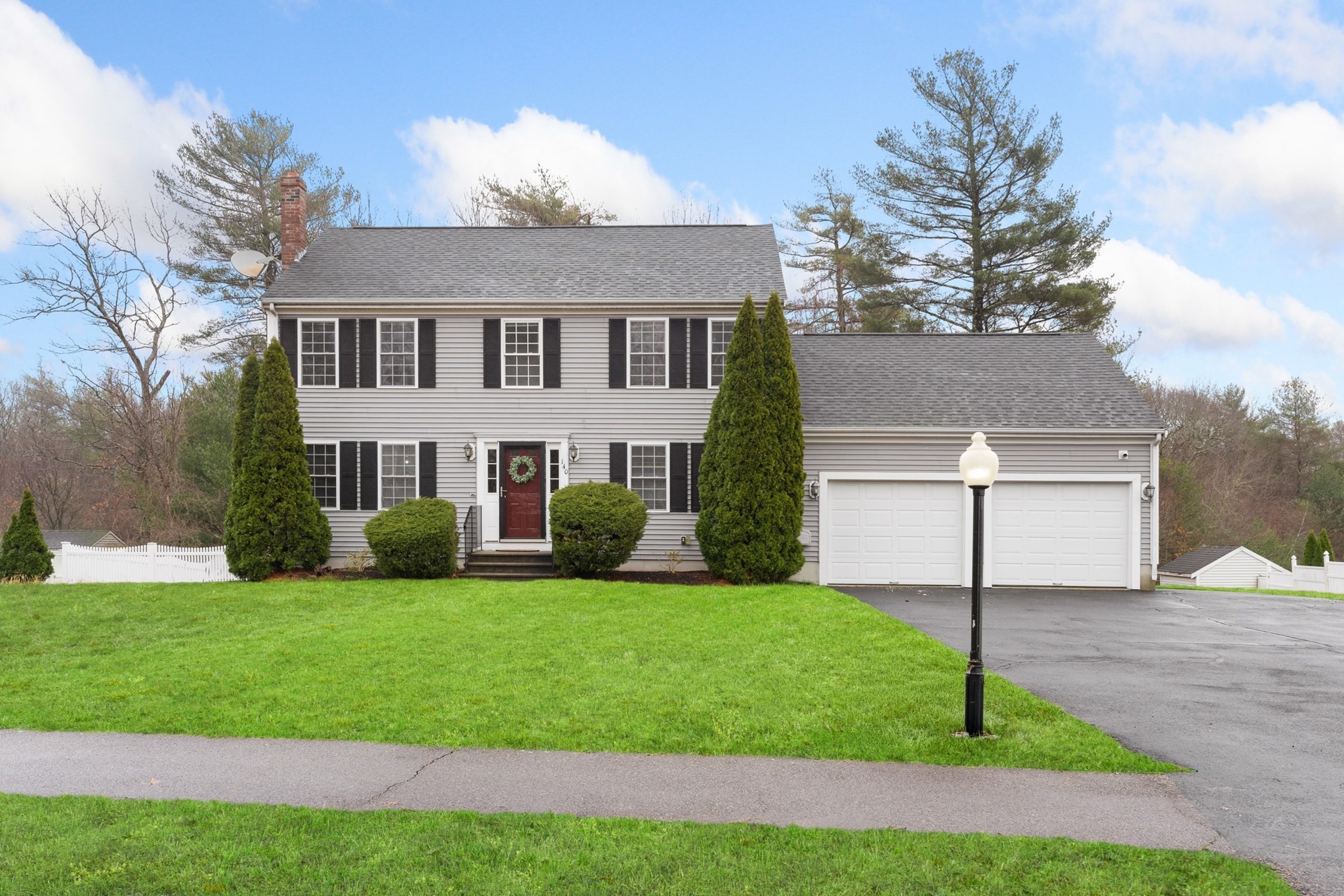 140 Powhattan Dr, Taunton, MA 02718