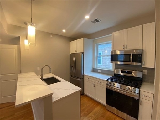 101 Pleasant St, Apt 3