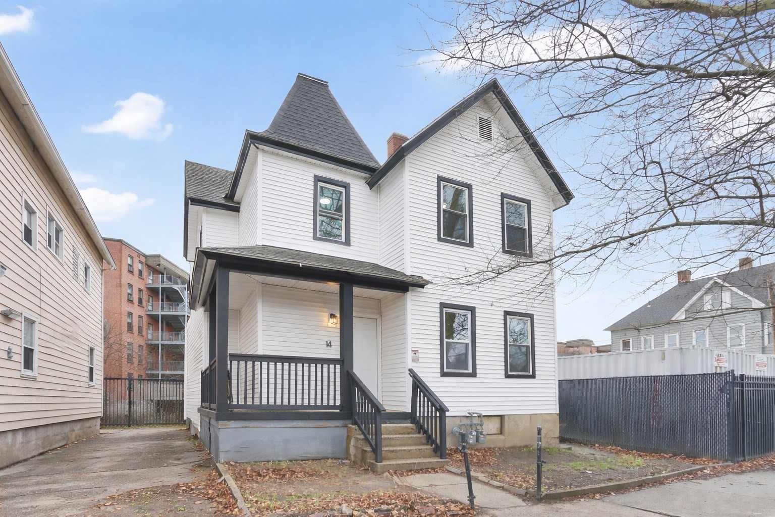 14 Adams St, Springfield, MA 01105