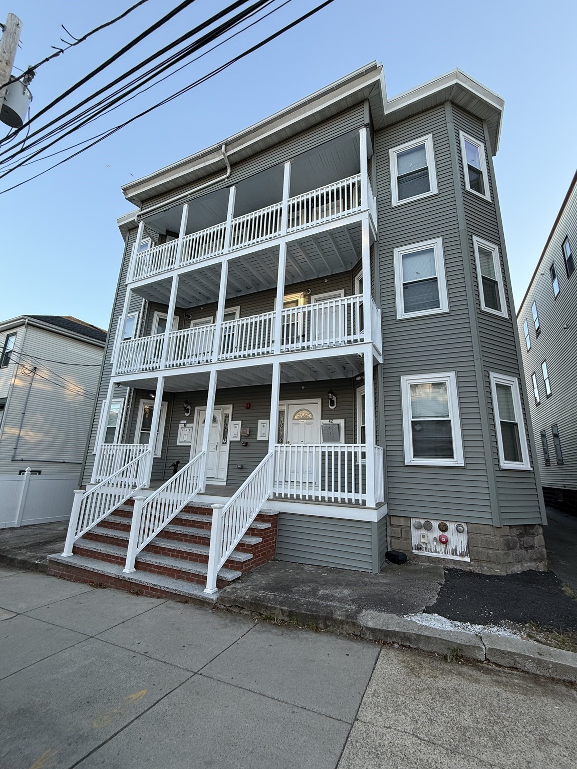 40 Dehon St, Revere, MA 02151