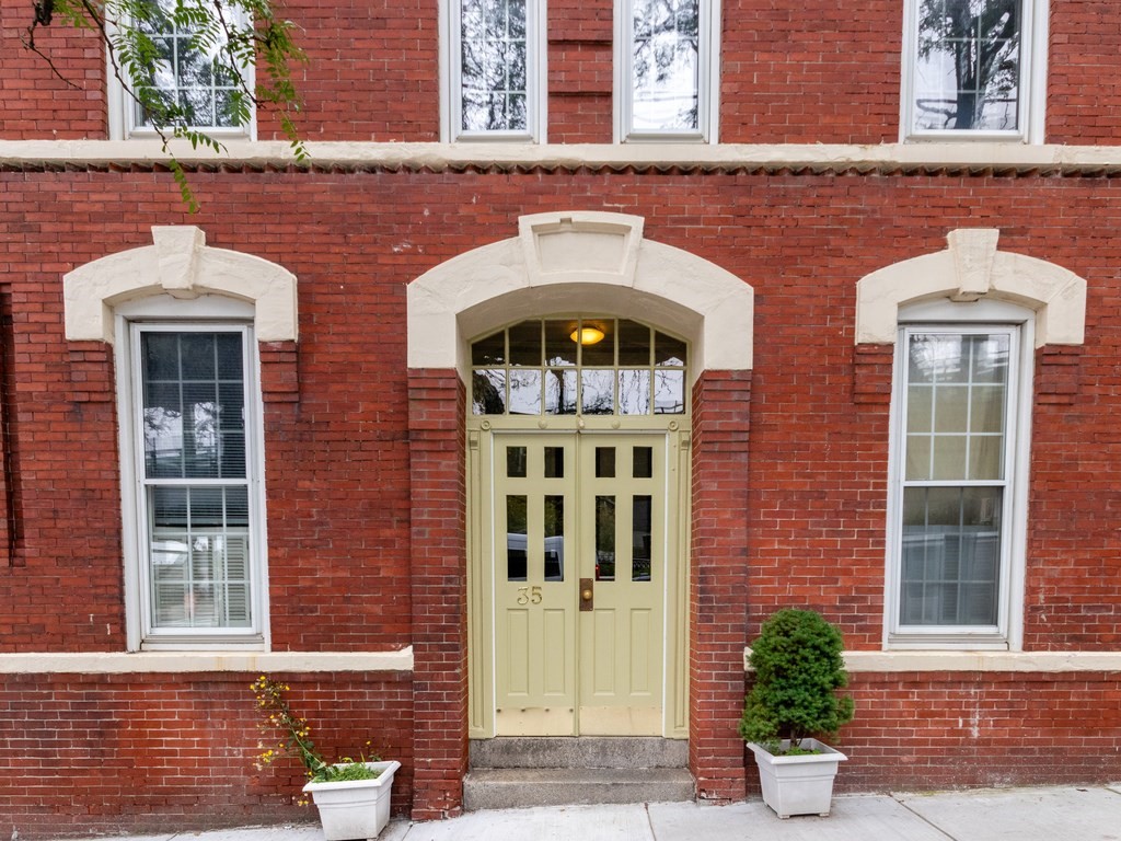 35 Chestnut St Unit 2, Chelsea, MA 02150