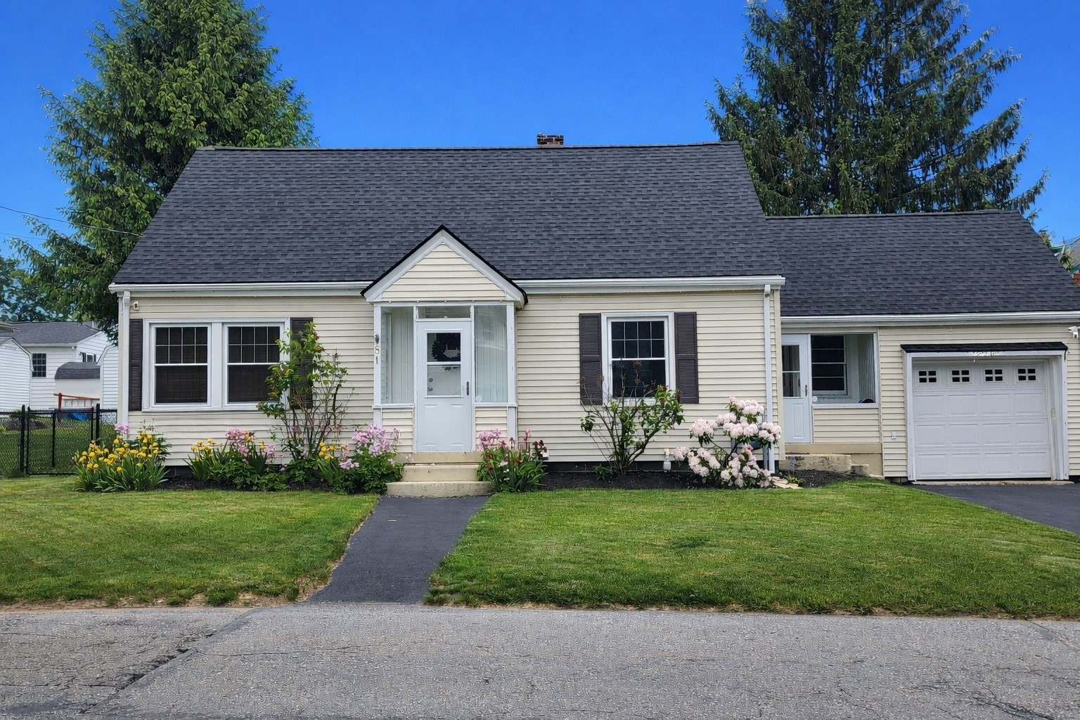 81 Hurd St, Fitchburg, MA 01420