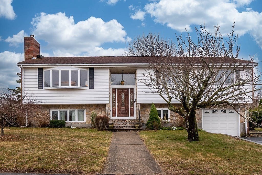 79 Wedgewood Dr, Norwood, MA 02062