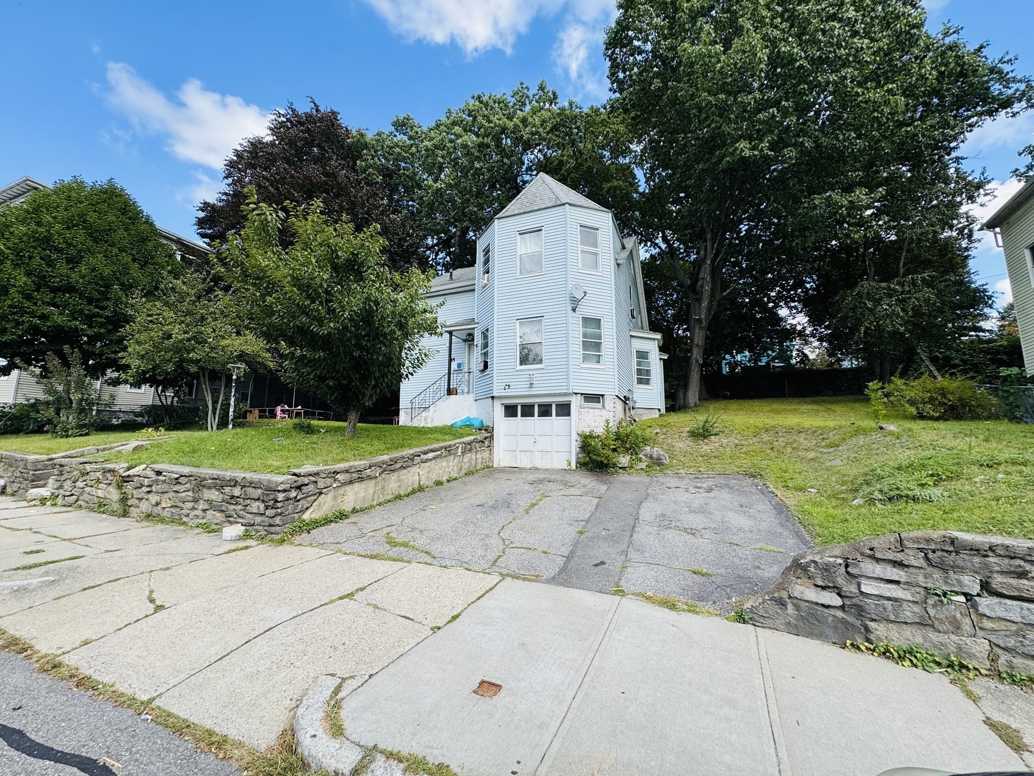 35 Freeland St, Worcester, MA 01608