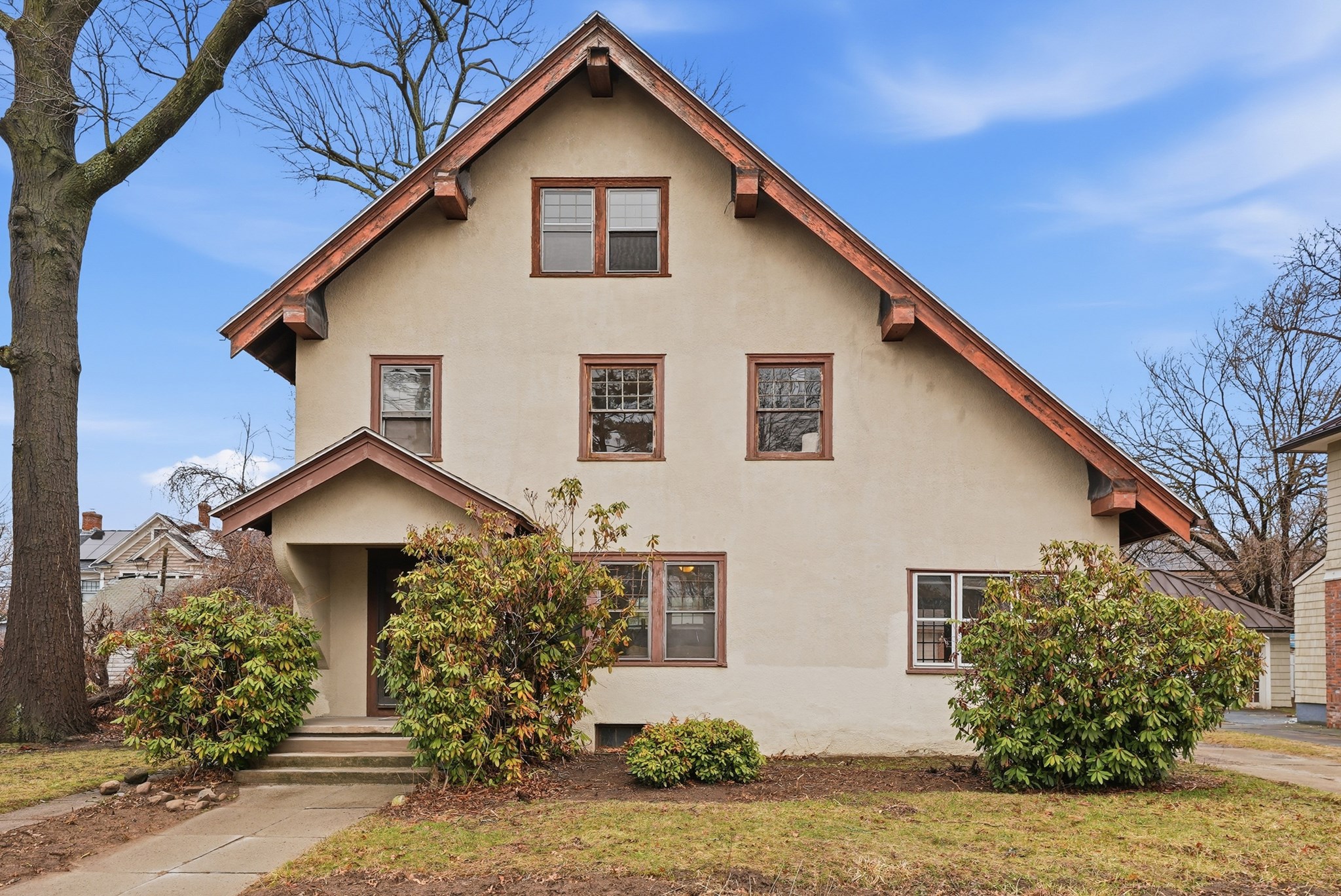 31 Trinity Ter, Springfield, MA 01108