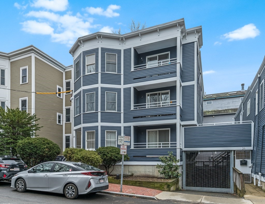 28 Surrey Street Unit 3, Cambridge, MA 02138