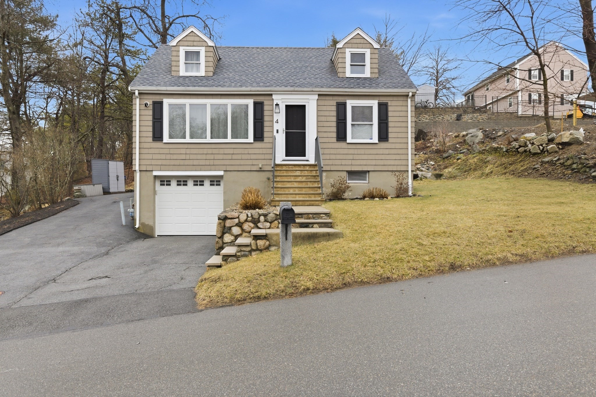 4 Glen Road, Woburn, MA 01801