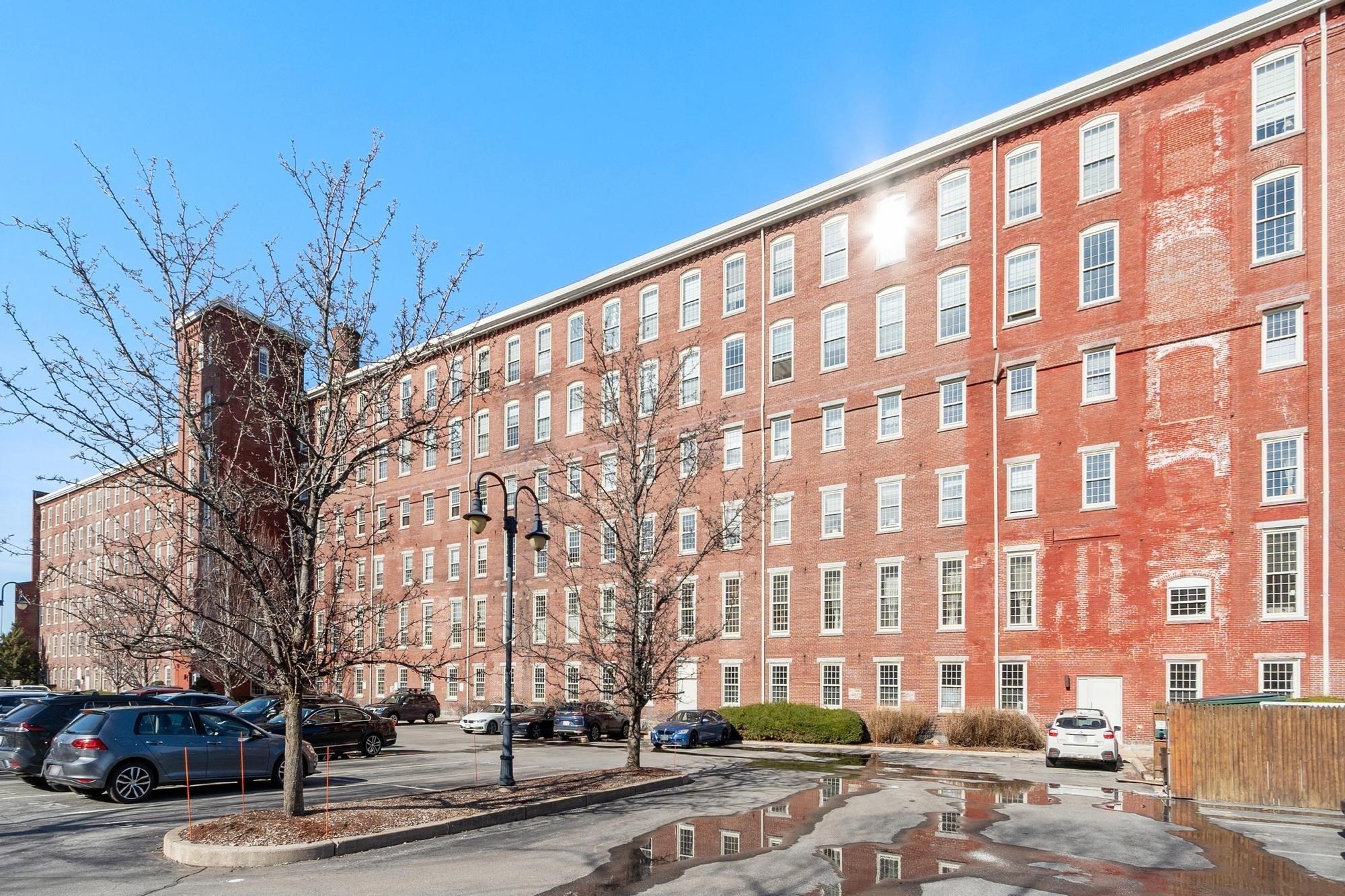 52 Lawrence Dr Unit M305, Lowell, MA 01854