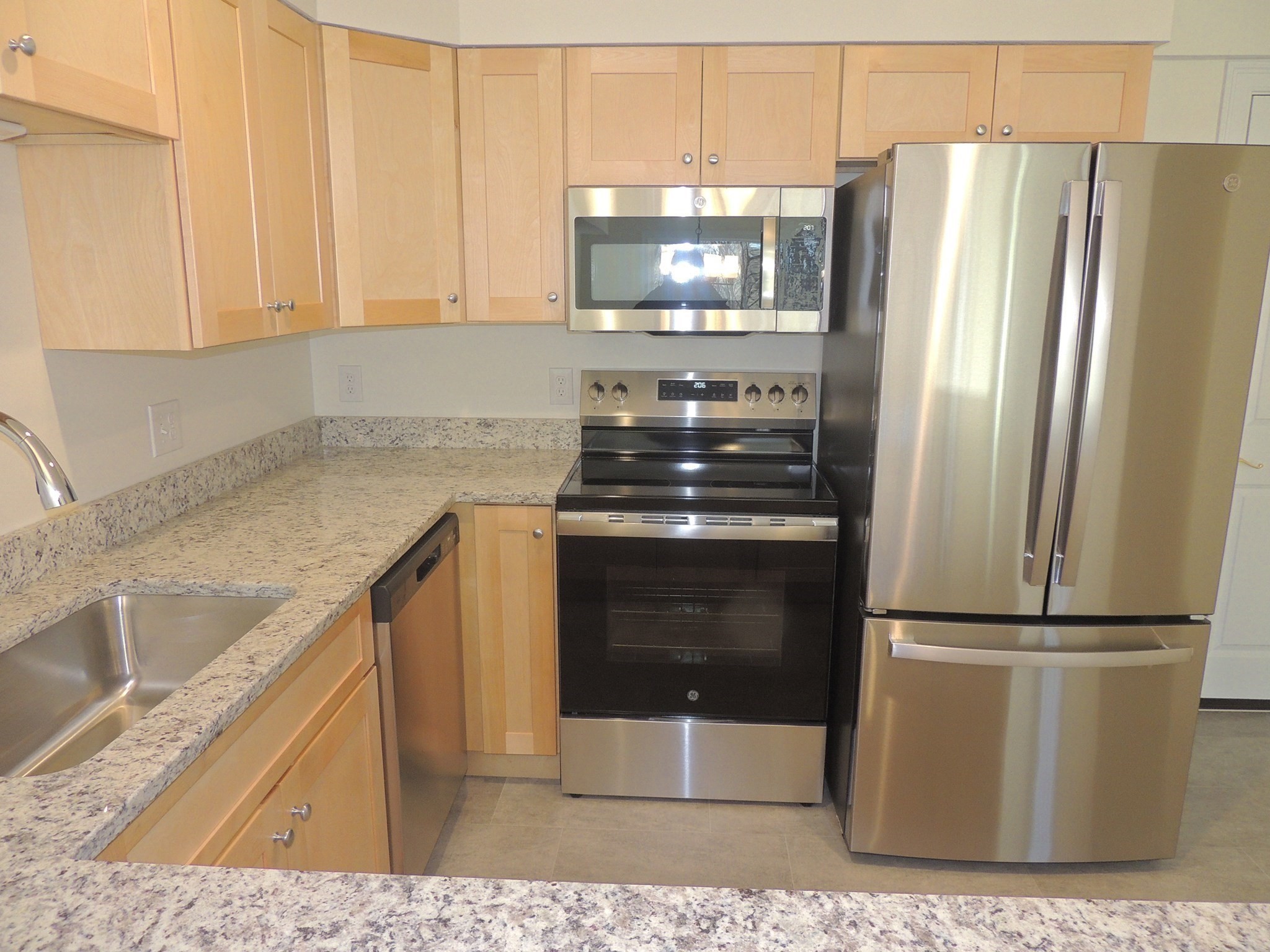 28 Greenleaves Drive Unit 822, Amherst, MA 01002