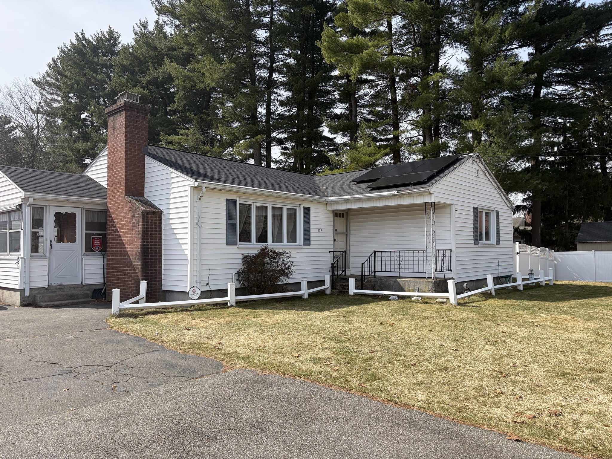 129 Fernbank Rd, Springfield, MA 01129