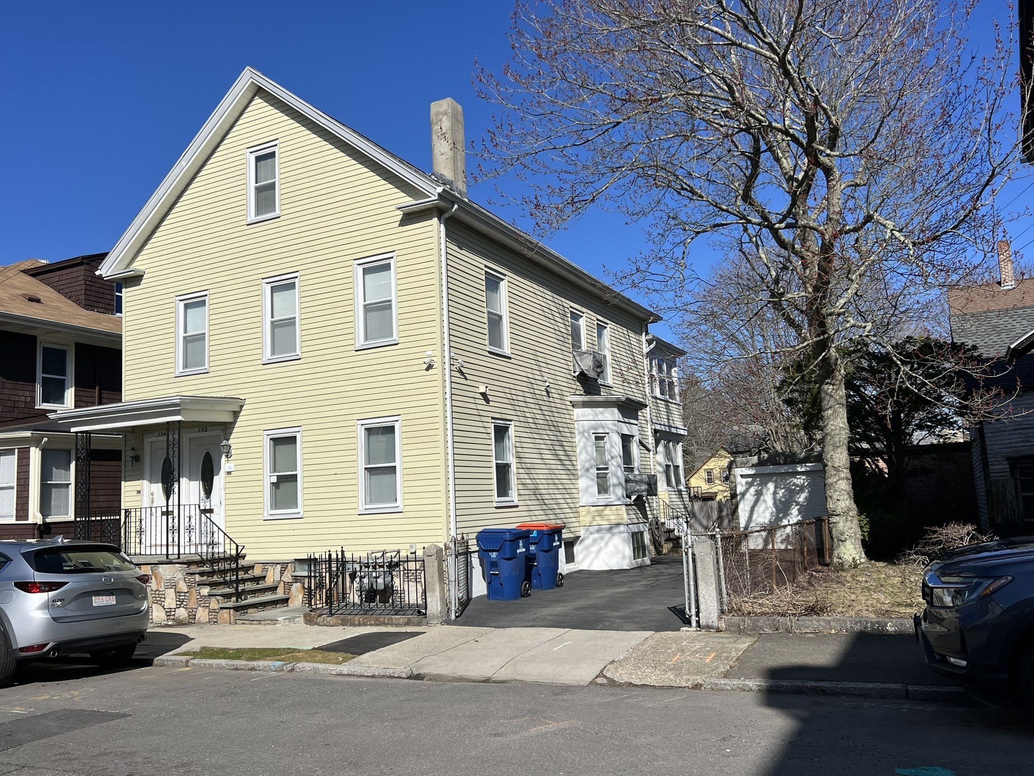 152 Chestnut St, New Bedford, MA 02740