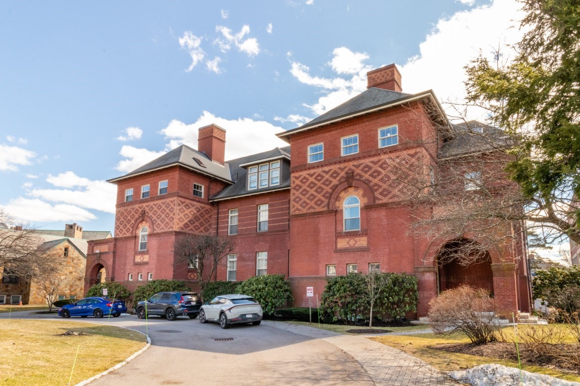 72 Lincoln St Unit 13, Newton, MA 02461