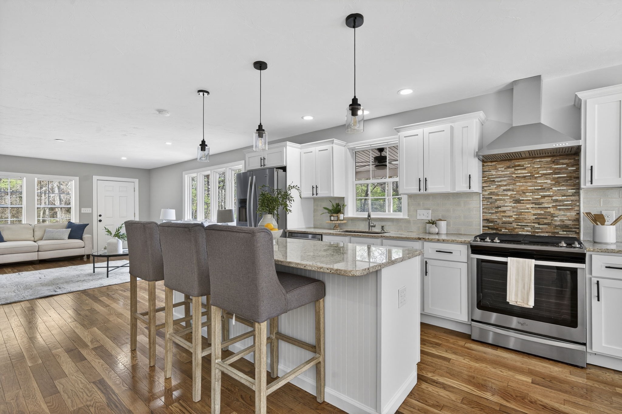 10 Mattakeesett Ave, Pembroke, MA 02359