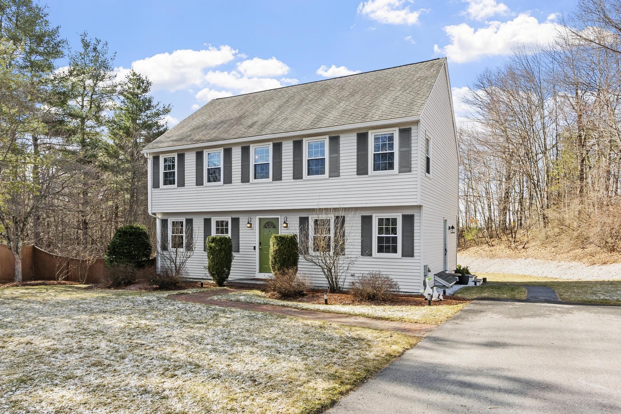 17 Merrimac Dr, Pepperell, MA 01463