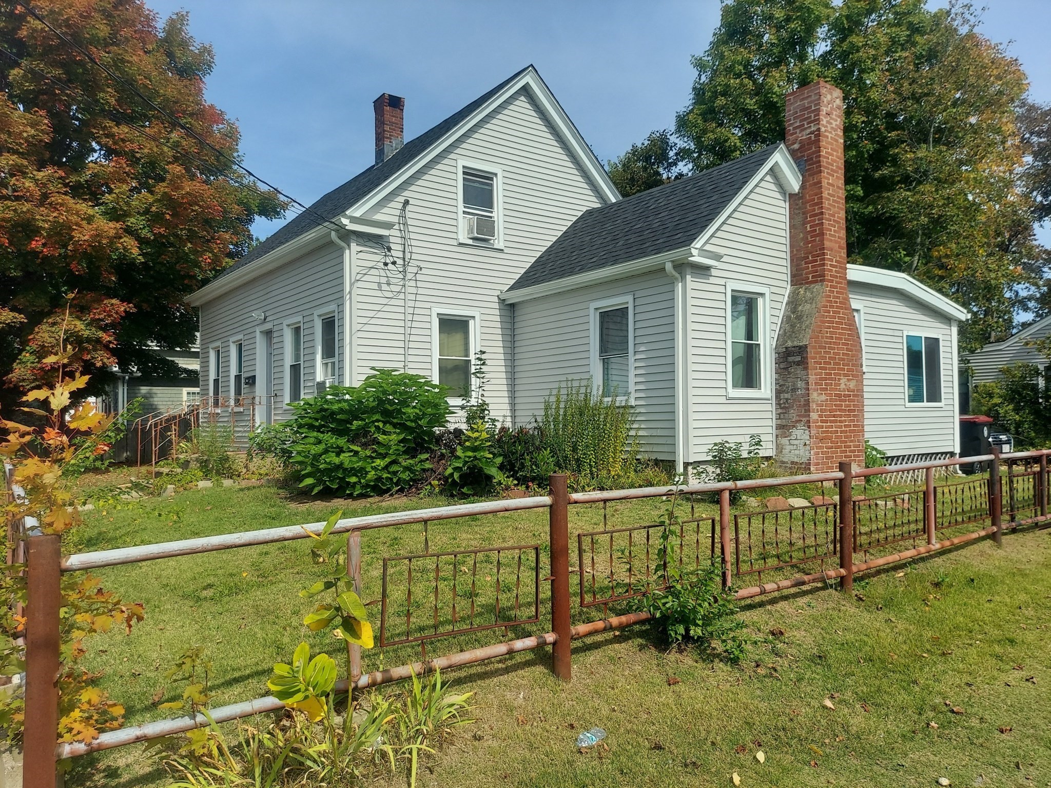 28 Grove Ave, Brockton, MA 02302