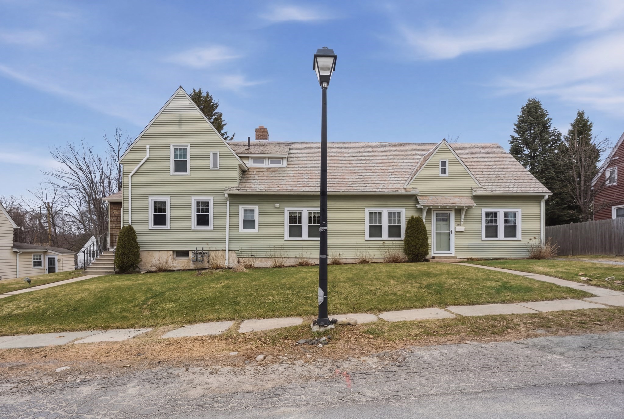 24 Watt Road, Worcester, MA 01606