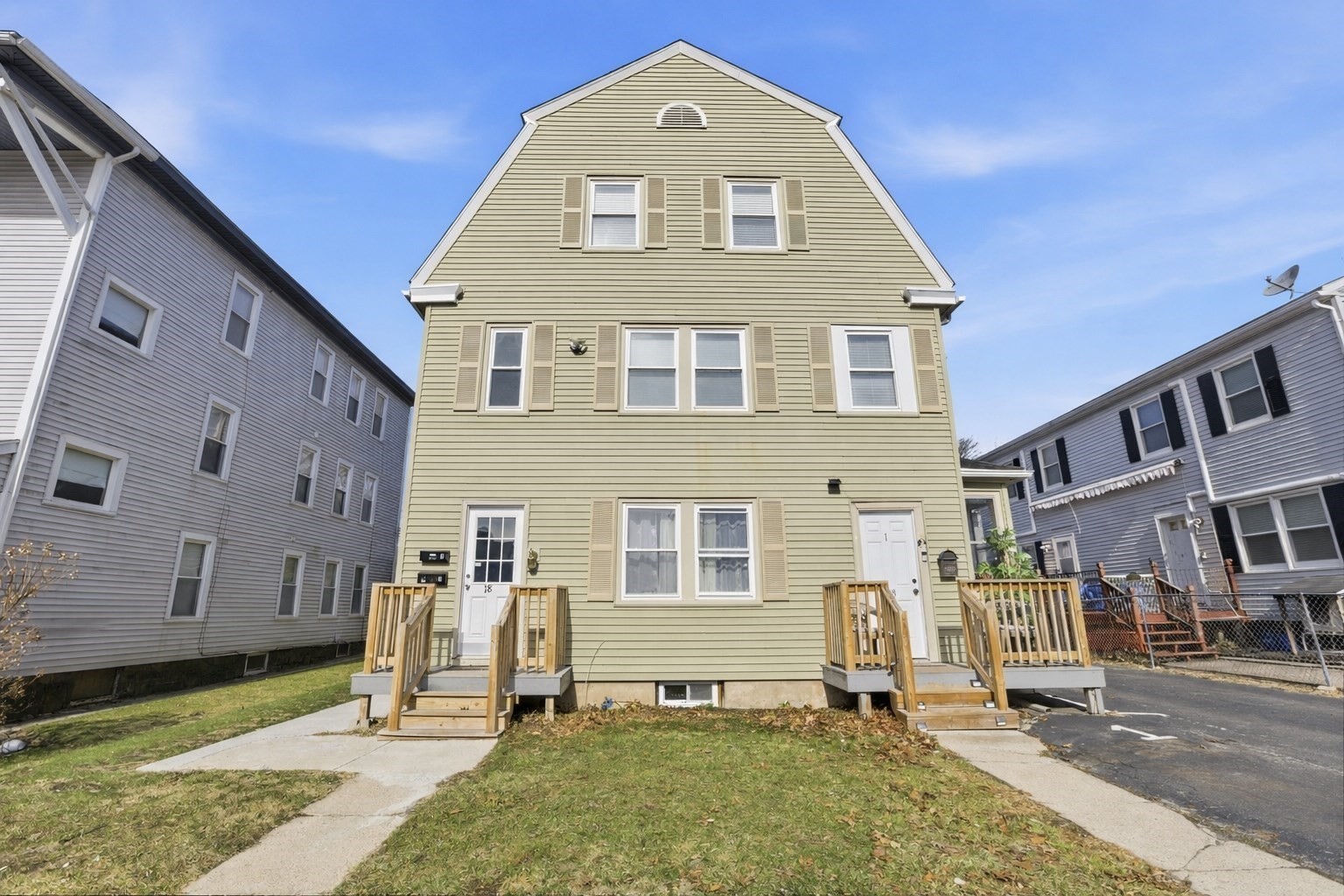 18 Haynes St, Worcester, MA 01603