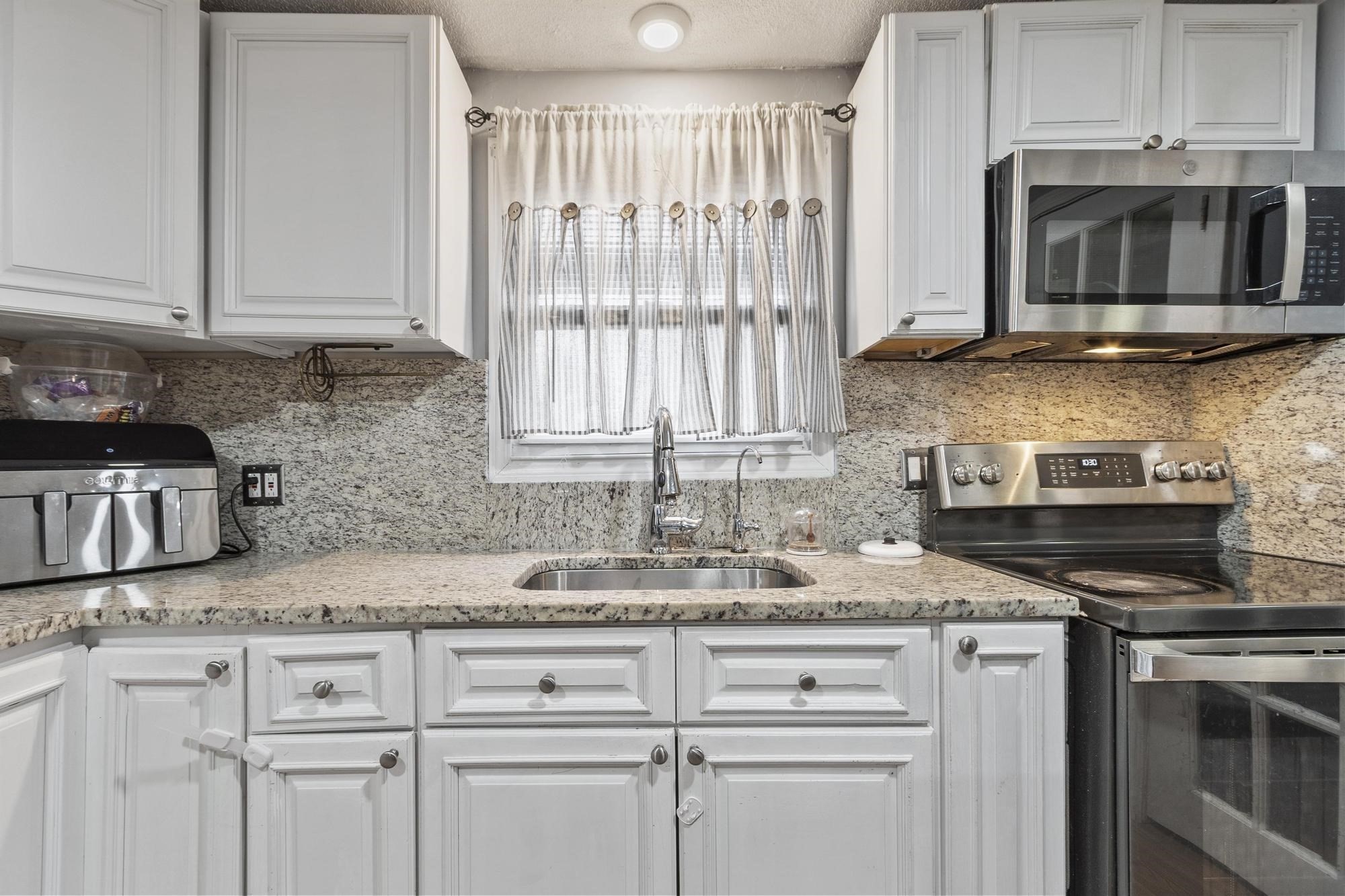 110 Everett St, Lawrence, MA 01843 - Image 13