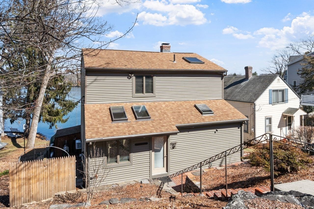 469 Lake Ave, Worcester, MA 01604