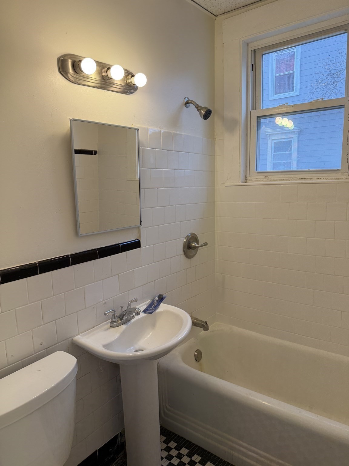 229 Jackson St, Lawrence, MA 01841 - Image 15