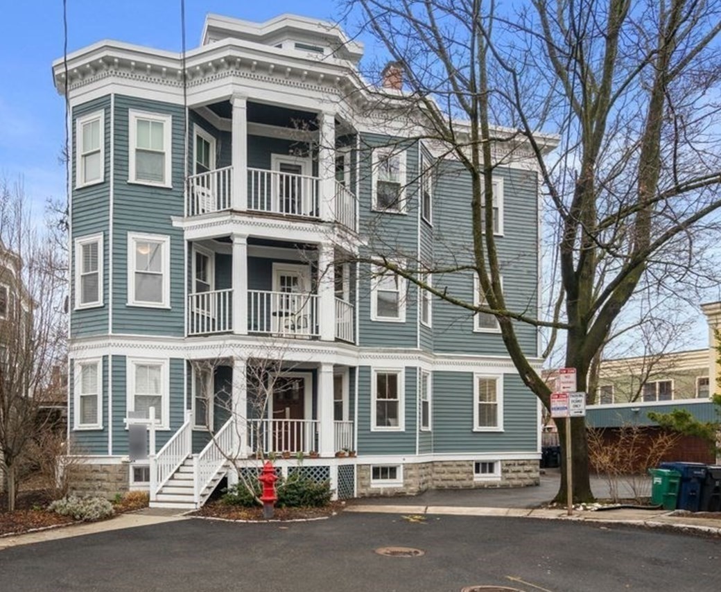 12 Fainwood Circle Unit 1, Cambridge, MA 02139