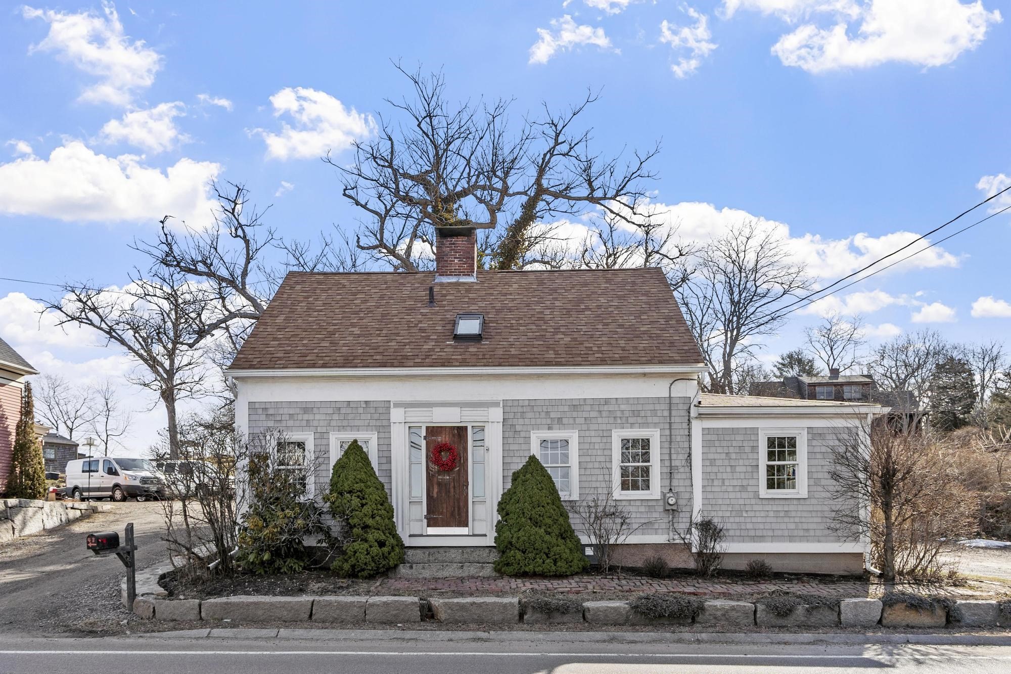 39 Eastern Ave, Essex, MA 01929