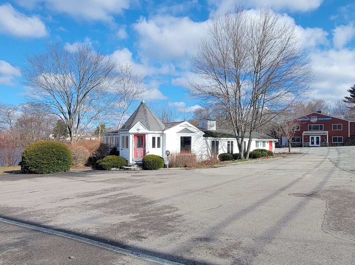 895 Arcade Ave, Seekonk, MA 02771