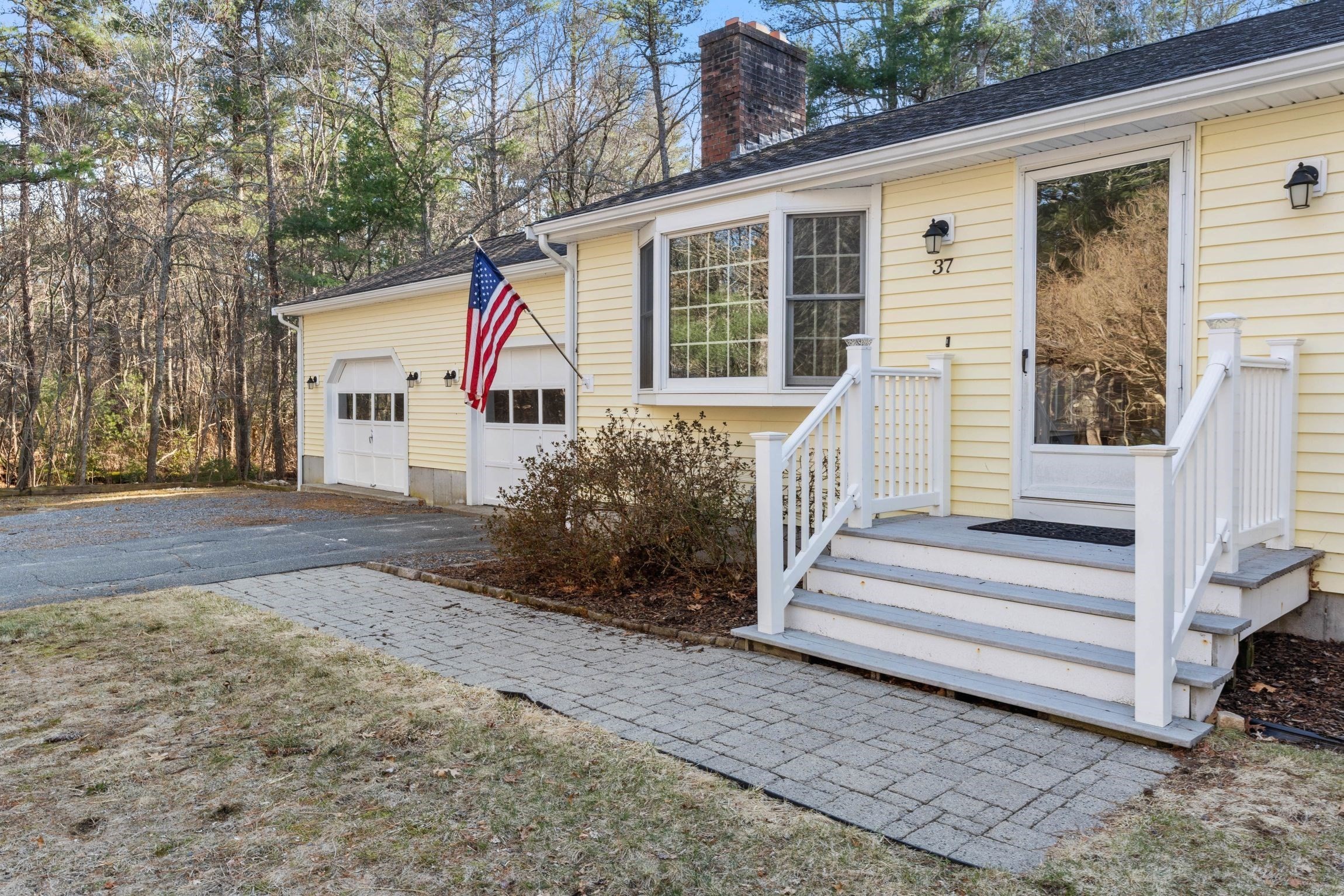37 Stuart Rd, Rochester, MA 02770