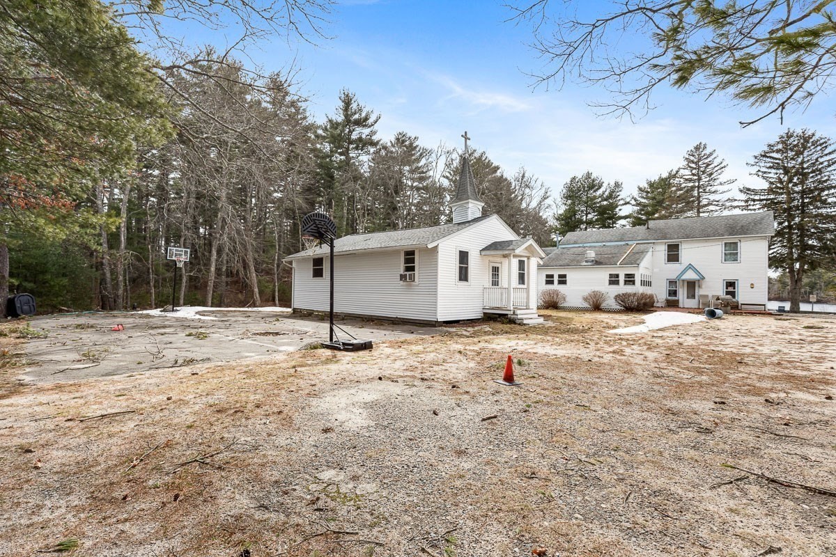 40 Wareham St, Carver, MA 02330
