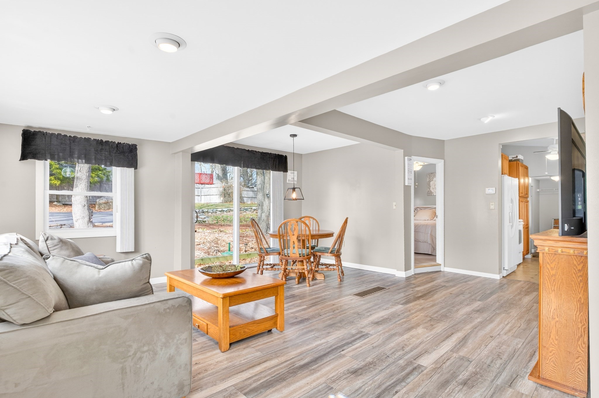 7 Sunrise Ave, Billerica, MA 01821